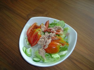 サラダシーチキン入り